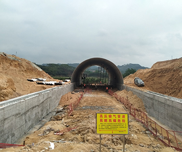 Large Span Corrugated Steel Arch for Gas Pipeline Protection